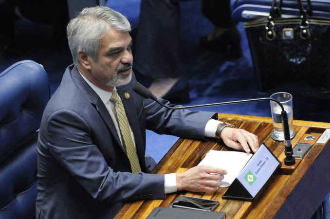 Voto antecipado de senadores  deveria anular processo contra Dilma
