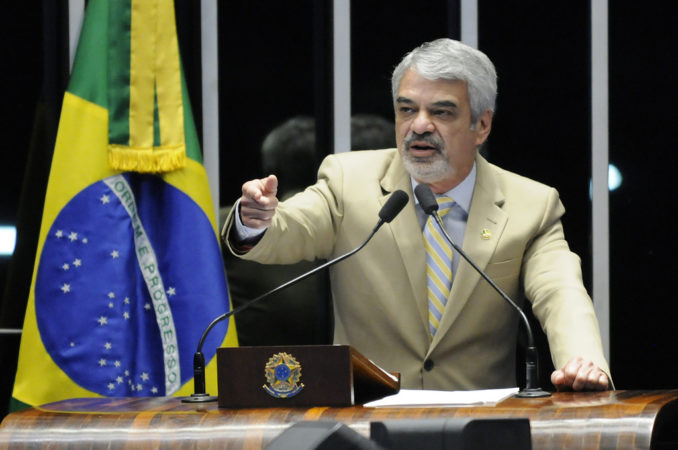 Humberto Costa anuncia que vai acionar o STF contra a LDO de Temer