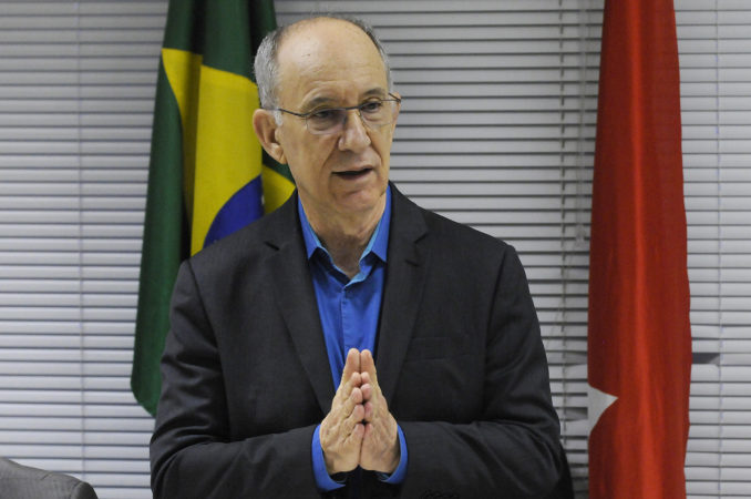 Prisão de ex-ministro escancara arbitrariedade, diz Rui Falcão