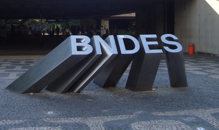 Oposição entra com representação contra operação do governo junto ao BNDES