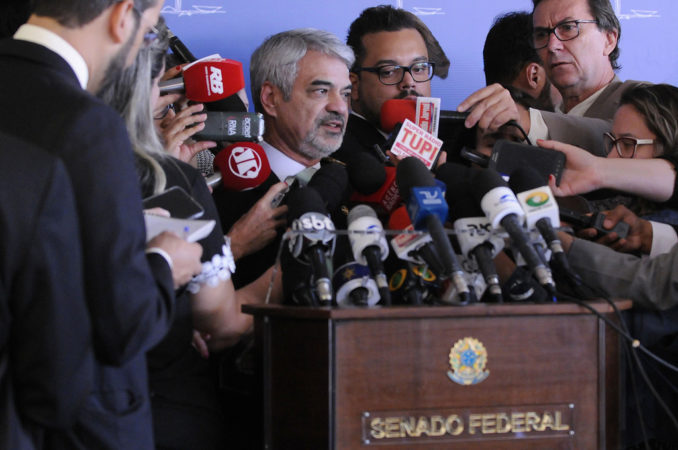 Humberto diz que há consenso para votar quatro pontos da Reforma Política