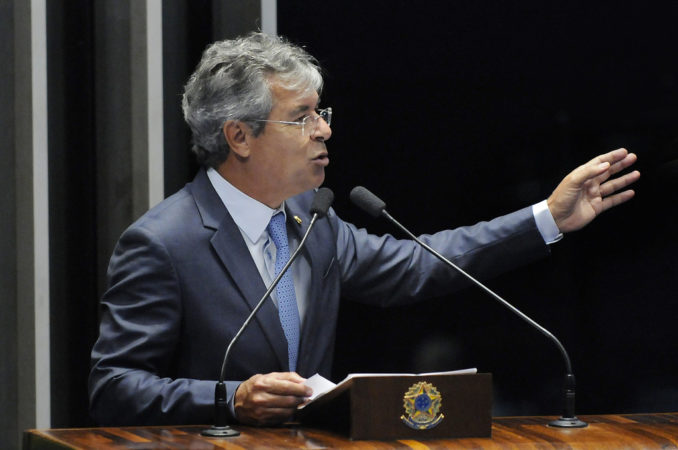 Jorge Viana lamenta conflito entre facções criminosas em presídio do Acre