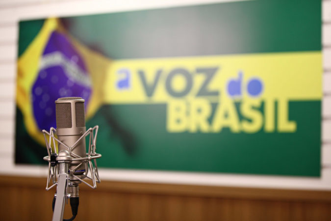 Governista diz que ideia de Michel Temer dará fim ao programa Voz do Brasil