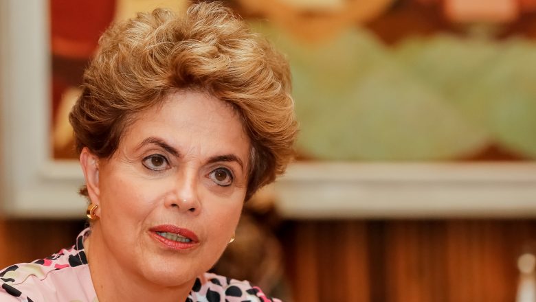 Brasil vive tempos sombrios, diz Dilma Rousseff