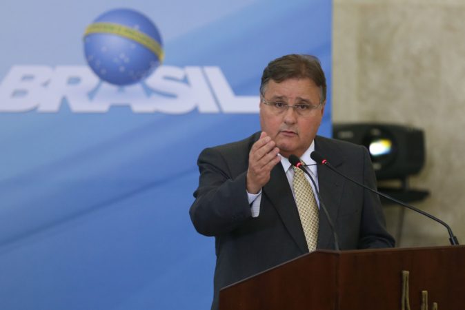 Cai o sexto ministro; Geddel Vieira Lima pede demissão