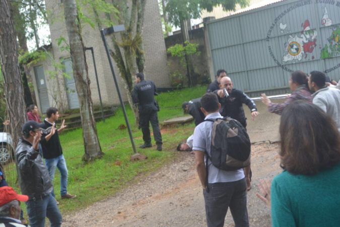 Polícia de Alckmin invade escola e atira contra estudantes