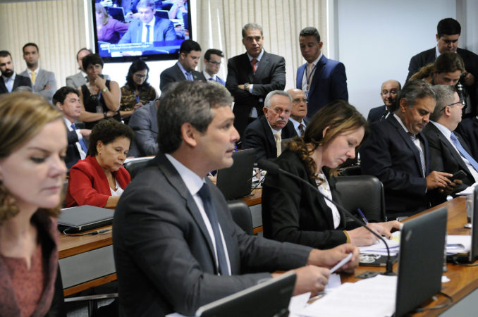 Em sabatina para o STF, Moraes é questionado sobre plágio, PCC e contaminação política