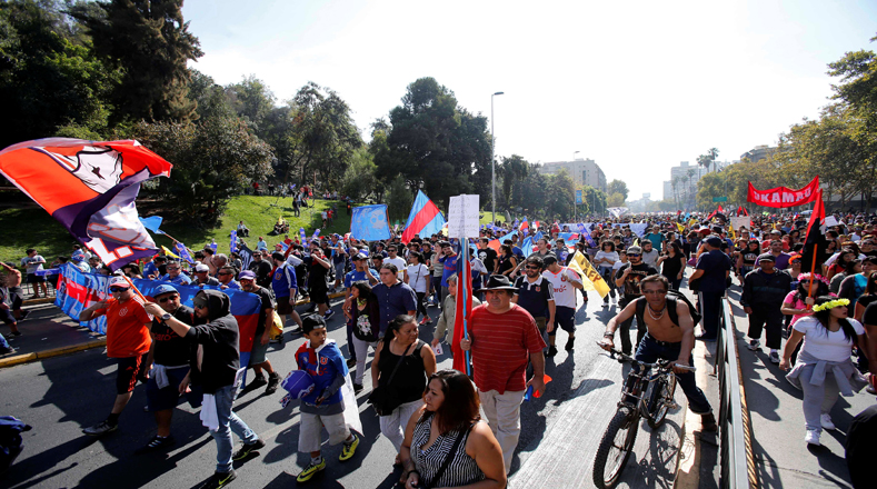 Chile mobiliza 2 milhões nas ruas contra a Previdência privada