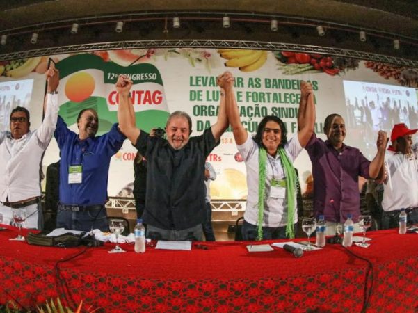 “Estão tirando o que o povo tem”, diz Lula sobre reformas