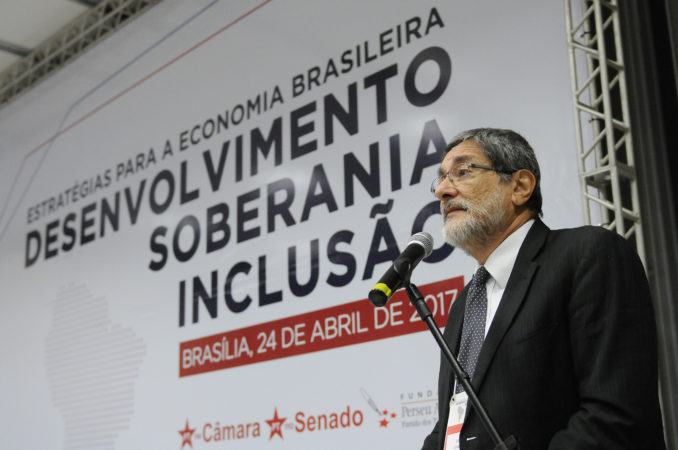 Gabrielli: retomar Petrobras para garantir desenvolvimento