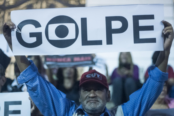 Globo, que articulou o golpe, esconde a greve