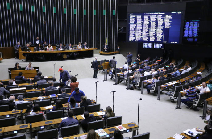 Proposta de regularização fundiária é criticada em debate na Câmara