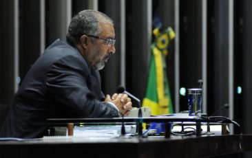 Paim lança livro sobre impacto de reformas para os brasileiros