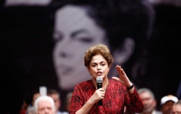 Dilma recebe Prêmio Rodolfo Walsh e homenagem das Mães da Praça de Maio
