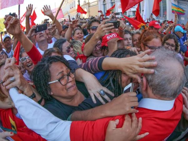 Lula: não estão fazendo reforma, estão demolindo a CLT