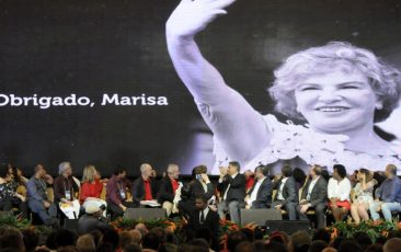Abertura do 6º Congresso do PT homenageia Marisa Letícia