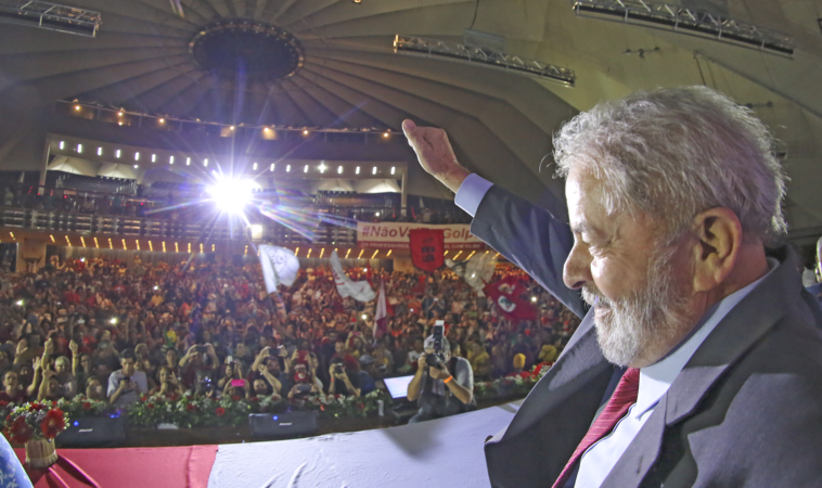 Lula lidera em todos os cenários de intenção de voto no Datafolha