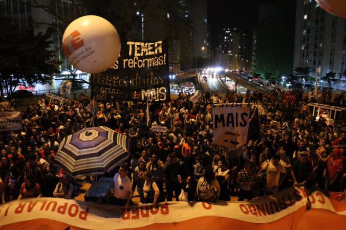 Com apoio internacional, greve paralisa o Brasil