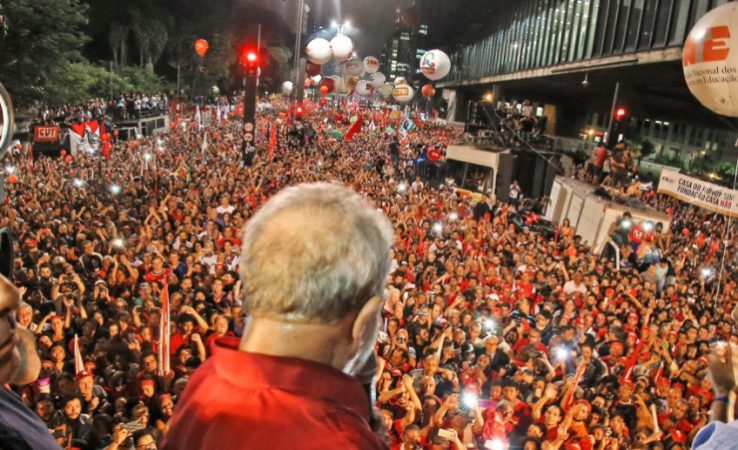 Lula lidera em todos os cenários mesmo sob ataque