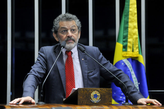 Paulo Rocha critica tentativa de privatização da Eletrobras
