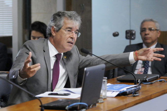 Jorge Viana alerta para risco à soberania com leilão de satélite