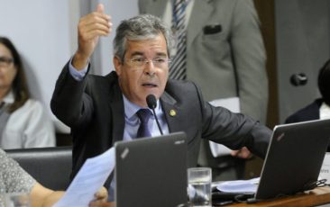 Jorge Viana volta a criticar venda da Eletrobras