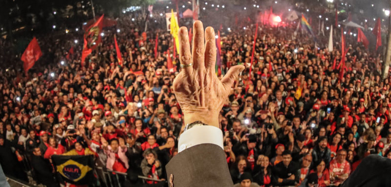 Lula deporá em Curitiba com apoio contra perseguição