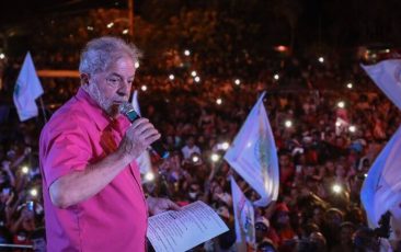 Câmara dos Deputados salvar Temer é um absurdo, diz Lula