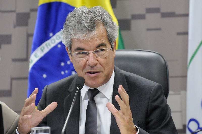Jorge Viana quer lei de transparência para juros