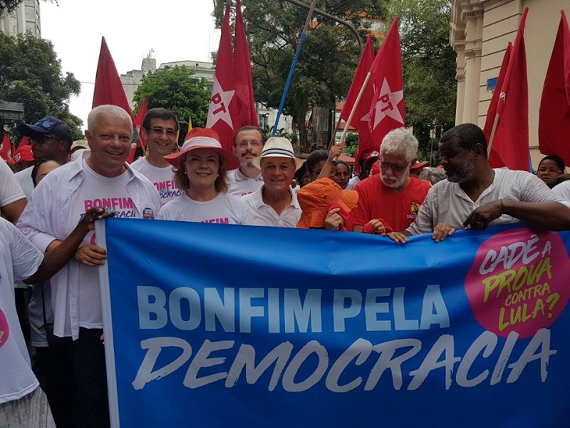 Bonfim pela democracia: por Lula, caminhada reúne 10 mil