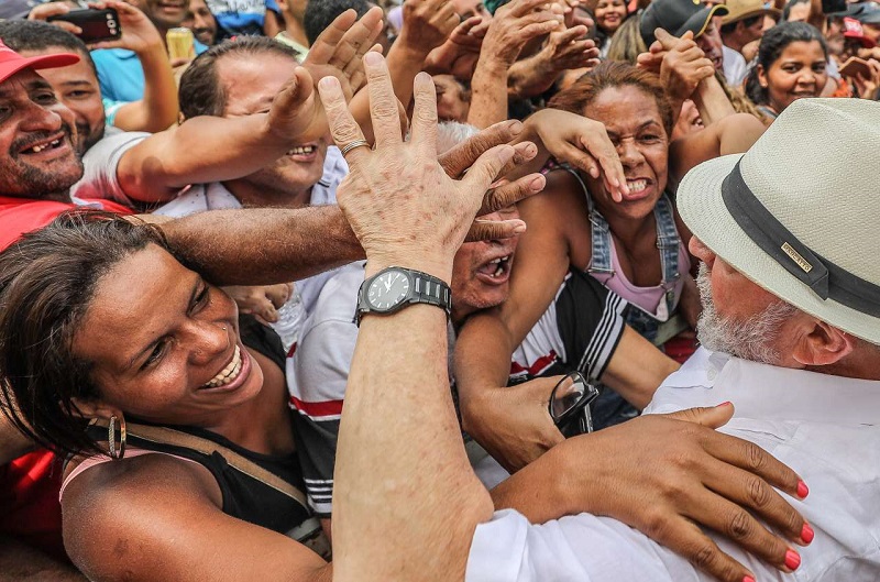 Senadores convocam luta por Lula e democracia