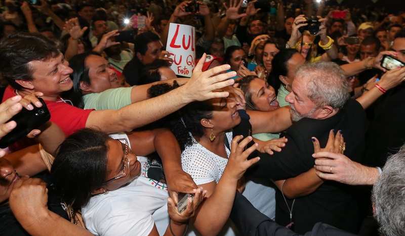 Globo faz chantagem contra família de Lula