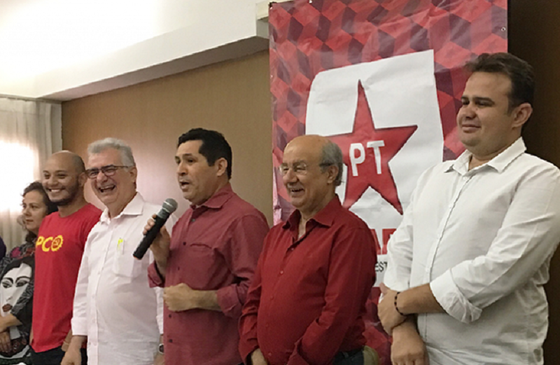 Pimentel critica perseguição e organiza defesa de Lula