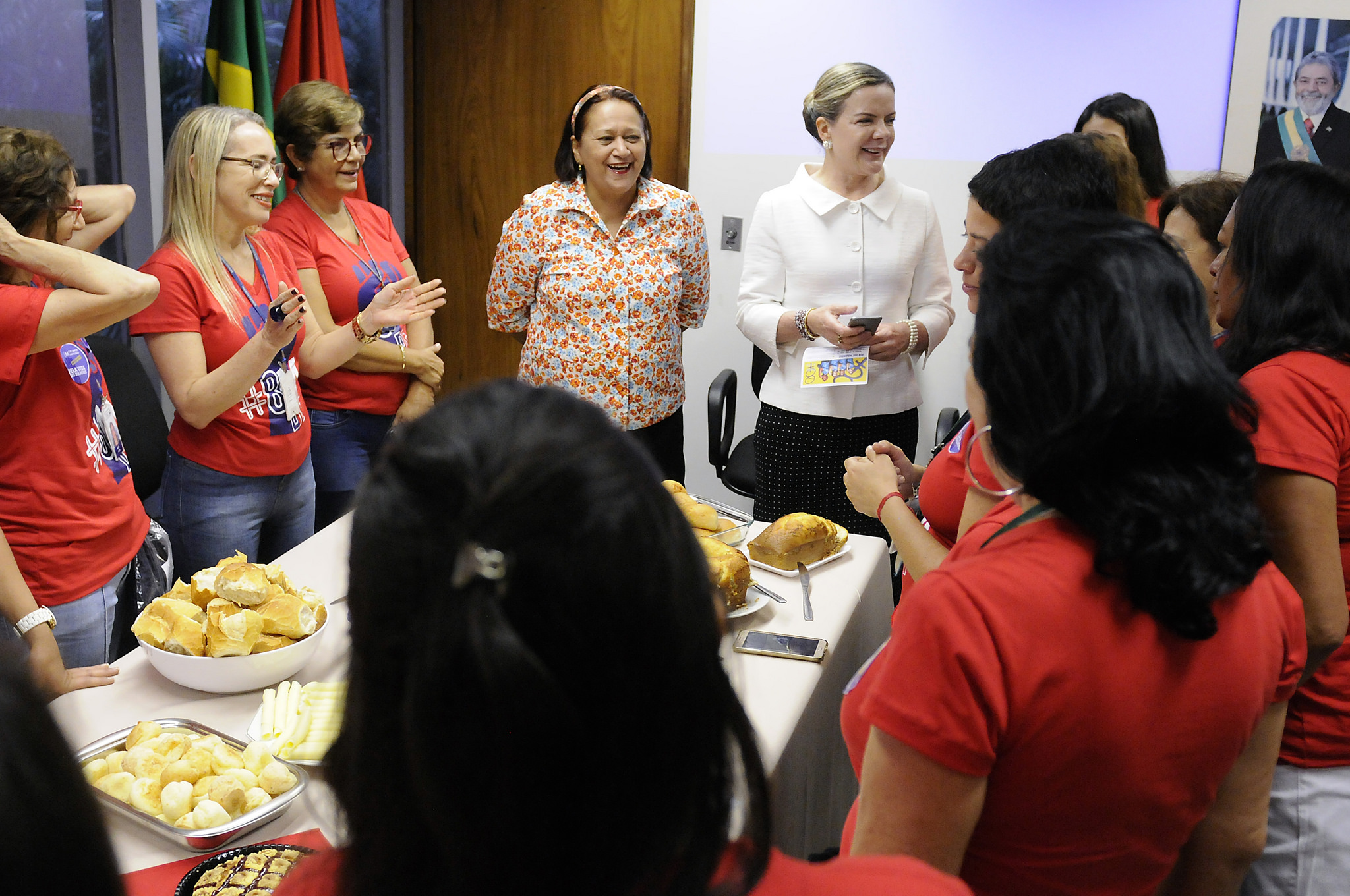 Mulheres promoveram dia de luta pelo Brasil
