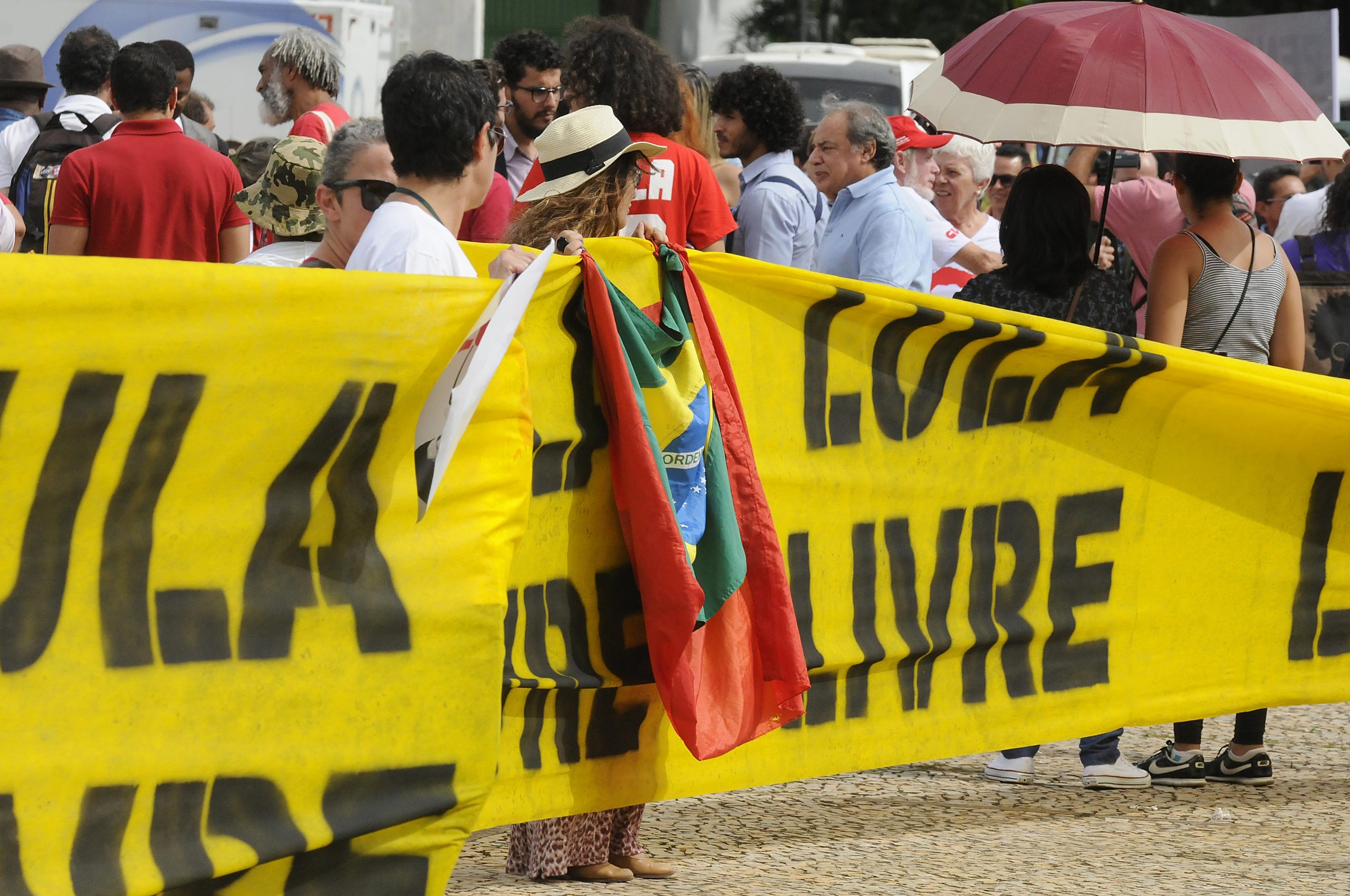 #LulaLivre lidera assuntos mais comentados do Twitter
