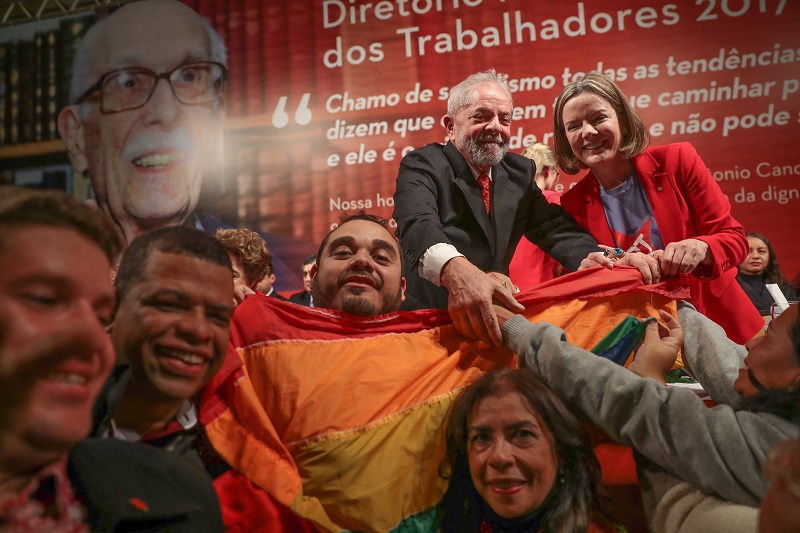 Lula e Gleisi participam do Fórum Brasil Que o Povo Quer