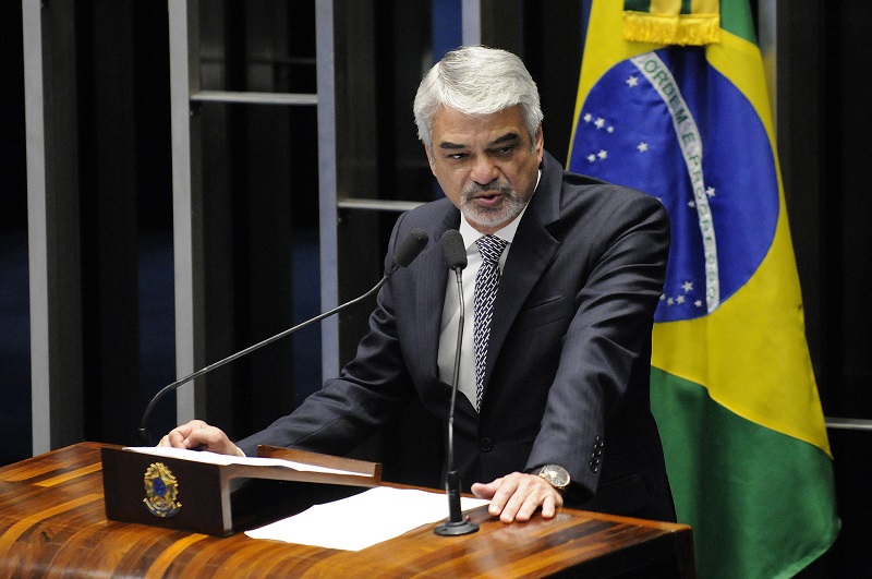 Vamos sublevar o povo contra a prisão arbitrária de Lula, diz Humberto