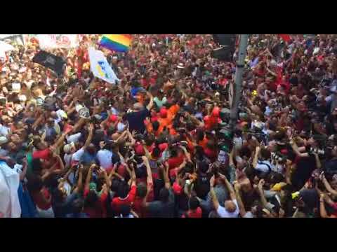 “Eu sou Lula”, entoa em coro o povo em São Bernardo do Campo