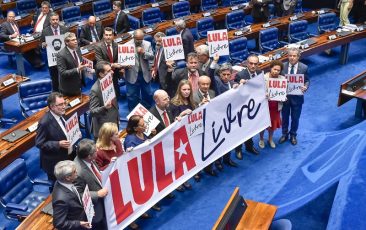 #LulaLivre protesto senado diligência curitiba