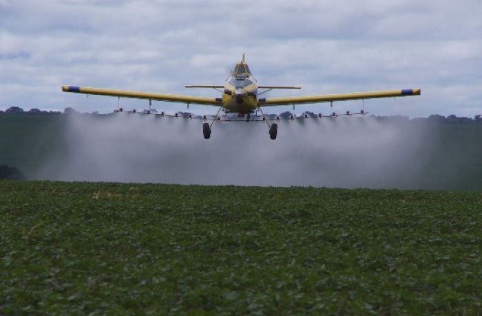 Avança projeto que endurece utilização de agrotóxicos no País