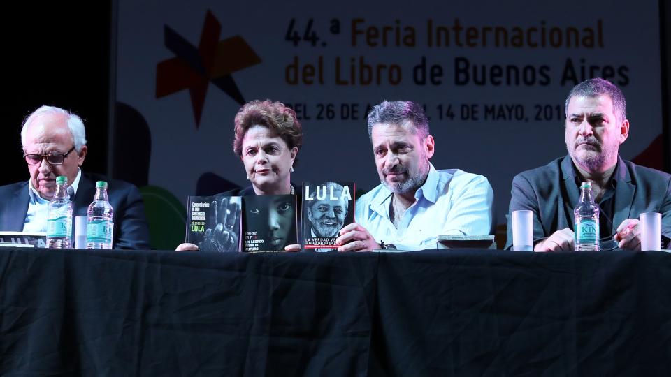 “Elites usaram a lei para violar a lei”, denuncia Dilma na Argentina