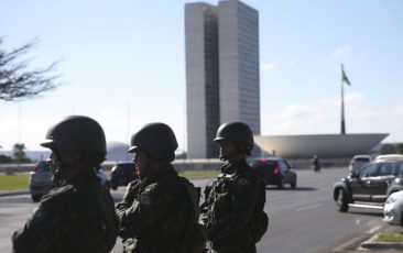 “Alerta”: golpe no Brasil enfraquece as Forças Armadas