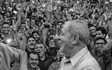 PT entra no TSE para garantir Lula nos debates