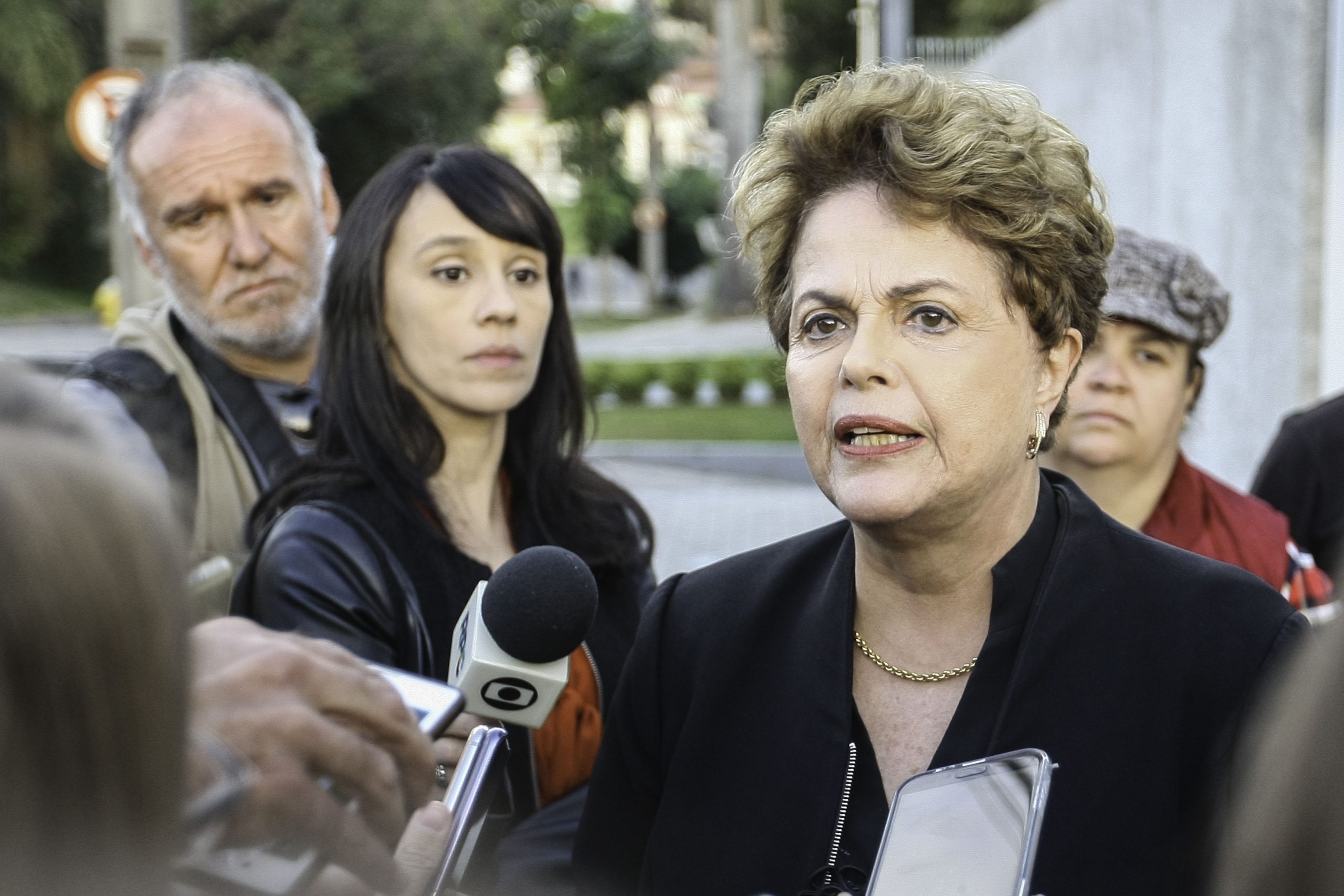 Lula vê “desastre” na política da Petrobras, diz Dilma