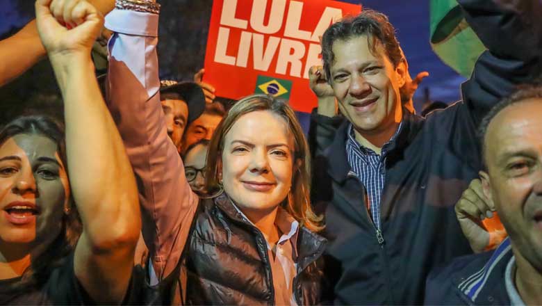 “Povo foi encarcerado junto com Lula”, afirma Gleisi