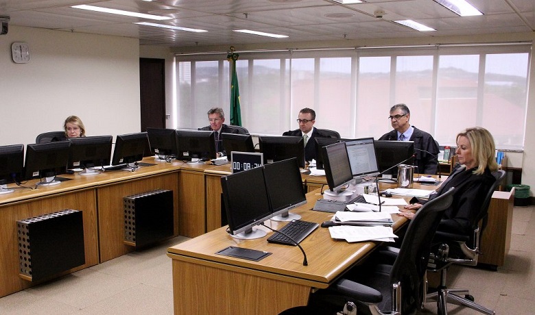 Juízes defendem Favretto e criticam tumulto processual