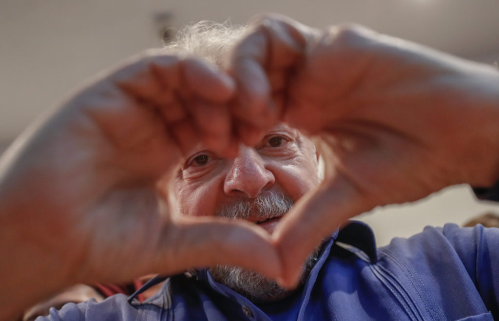 “Vou voltar para recuperar o Brasil” diz Lula em carta