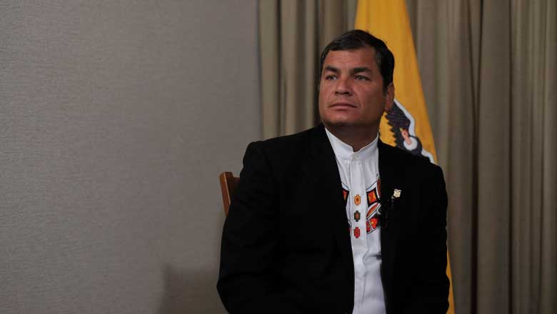 Rafael Correa denuncia perseguição após prisão decretada