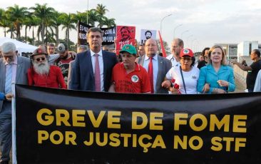 Petistas homenageiam “heróis” que fizeram ato extremo por Lula
