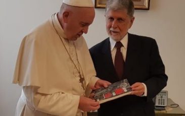 Papa Francisco sinaliza preocupação com situação de Lula